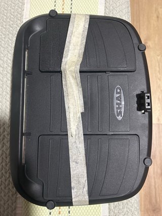 Baúl Shad 44L Moto + Parrilla universal