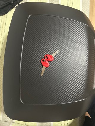 Baúl Shad 44L Moto + Parrilla universal