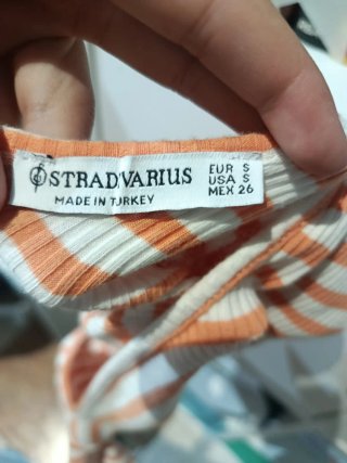 Camiseta Stradivarius Naranja Rayas Espalda Abiert