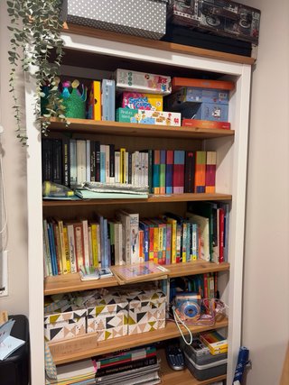 Estantería HEMNES IKEA en blanco y madera