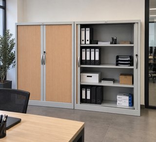 Armario de oficina metálico con puertas