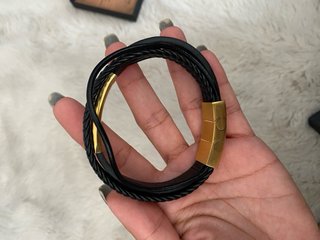 Pulsera cuero y cierre dorado