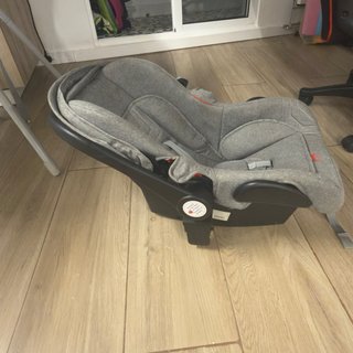 Silla de coche para bebé gris