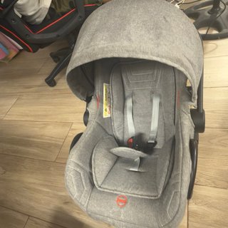 Silla de coche para bebé gris