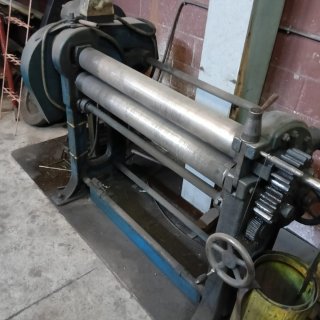 Curvadora de 3 rodillos