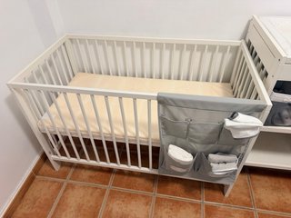Cuna infantil con cambiador