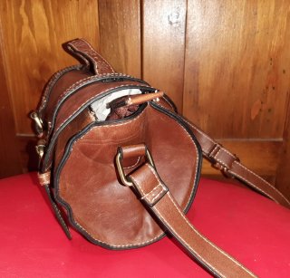 Bolso de hombro marrón