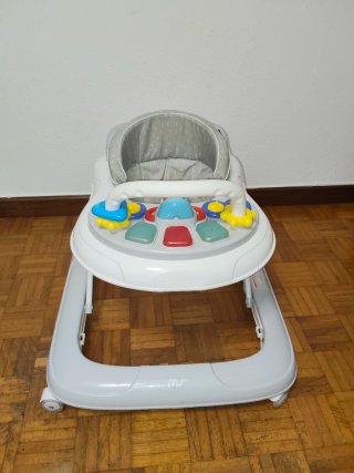 Correpasillos infantil con centro de actividades