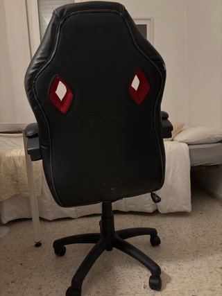 Silla gaming negra y roja