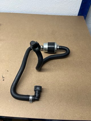Inyector Keeway RKF 125 con línea combustible