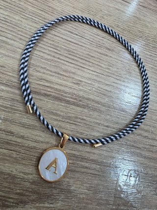 Collana magnetica con ciondolo lettera