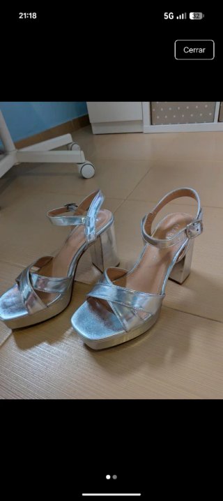 Tacones plateados plataforma