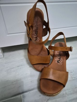 Sandalias de tacón marrones