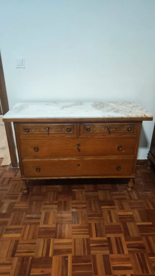 Cómoda antigua madera y mármol