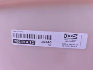 Estantería de madera de pino con cajones blancos
