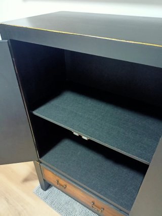 Armario oriental madera herrajes metálicos