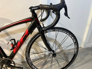Bicicleta de carretera BH monoplato