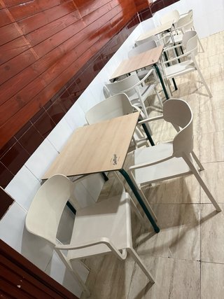Nevera expositora con mesa y TPV