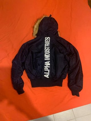 Chaqueta Alpha Industries azul con capucha