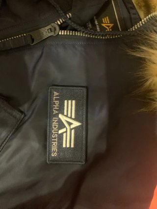 Chaqueta Alpha Industries azul con capucha