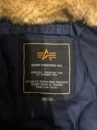 Chaqueta Alpha Industries azul con capucha