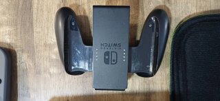 Nintendo Switch Gris y Negro + Juego y Mando.