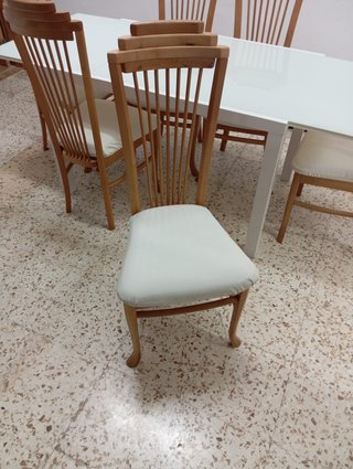 Mesa Comedor Cristal y Sillas Madera