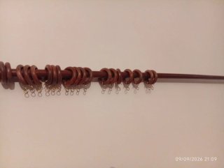Riel de madera para cortinas