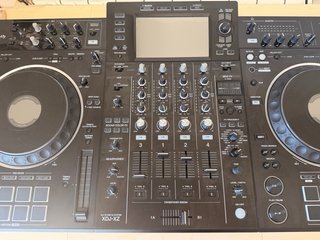 Mesa DJ Pioneer XDJ-XZ Negra