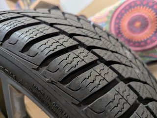 4 Neumáticos invierno Goodyear UltraGrip 205/45R18