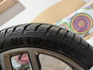 4 Neumáticos invierno Goodyear UltraGrip 205/45R18