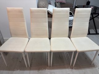 Sillas de piel blancas