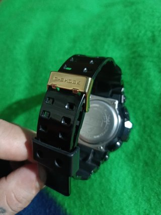 Reloj Casio G-Shock Negro y Dorado