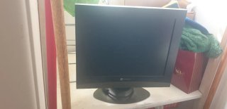 Monitor Neovo Nero e luce a neon con presa