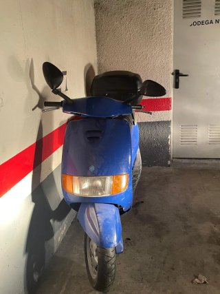 Moto Scooter Azul y Gris