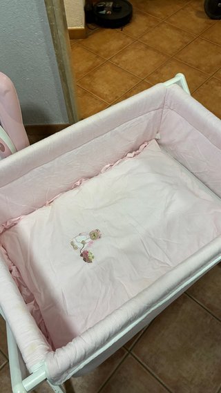 Minicuna rosa en perfecto estado