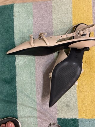 Zapatos slingback MNG nude hebillas ojales