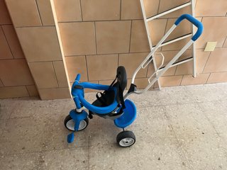 Triciclo de paseo azul