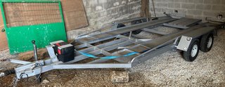 Plataforma doble eje 2000 kg con placa roja,