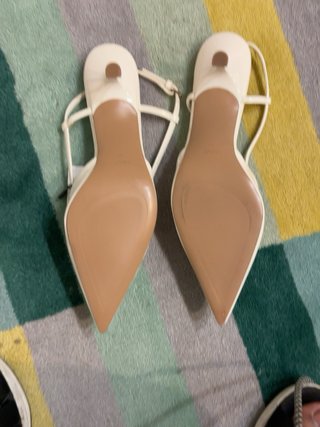 Zapatos MNG slingback crema claro detalle dorado