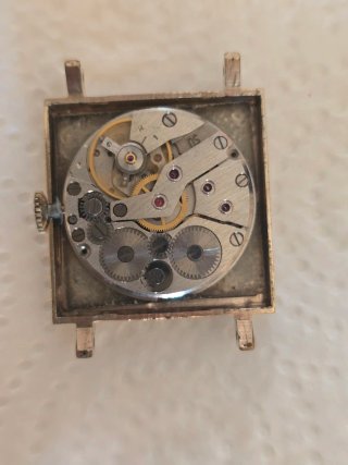 Reloj Cornavin Cuadrado Dorado y Rojo