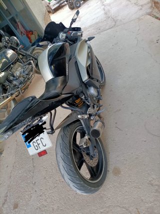 Yamaha YZF 125 R Sportbike Negra/Plateada