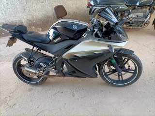 Yamaha YZF 125 R Sportbike Negra/Plateada