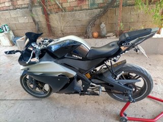 Yamaha YZF 125 R Sportbike Negra/Plateada