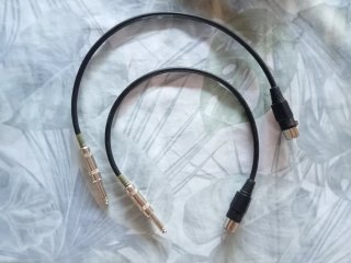 Set de audio con mezclador, cables y micrófonos
