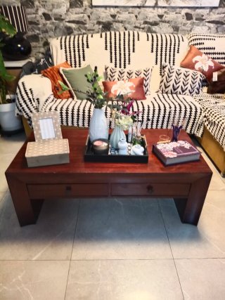 CHOLLO URGE Muebles de comedor y mesa de café