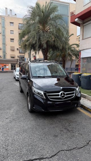 Se alquila vehículo con conductor  6 plazas