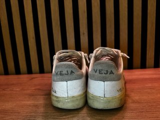 Zapatillas Veja Blancas y Grises