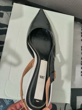 Sandalias tacón negras y beige
