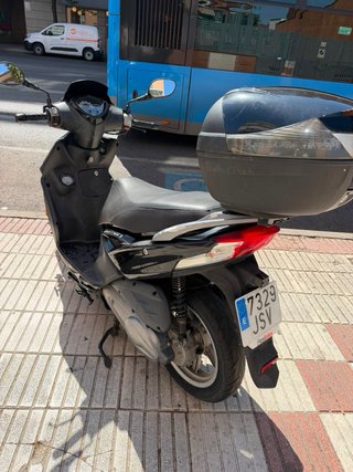 Kymco Agility 125 Scooter Negra